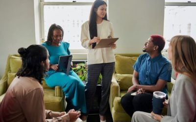 ¿Cómo ser experto/a en orientación laboral y ayudar a otros a encontrar su camino profesional?